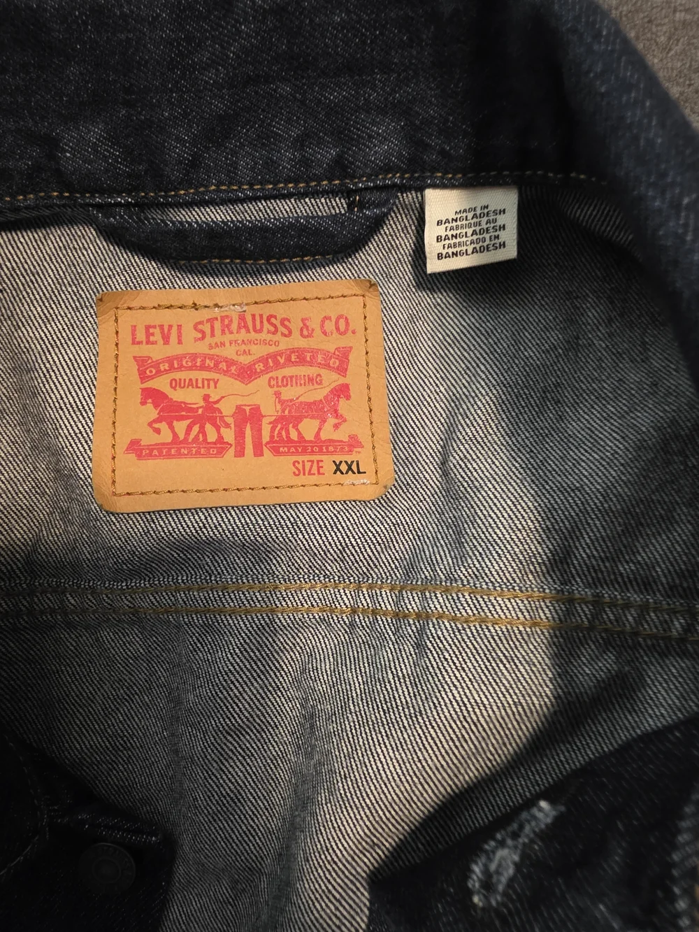 Levi's Dark Blue Trucker Denim Jacket with Contrast Stitching - Picture 3 of 4